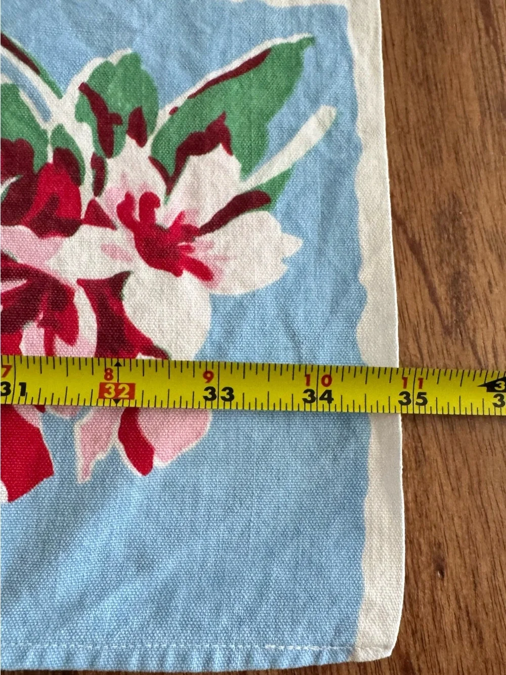 Vintage 1940-1950’s Cotton Tablecloth Flower Boquets 35” X 31”